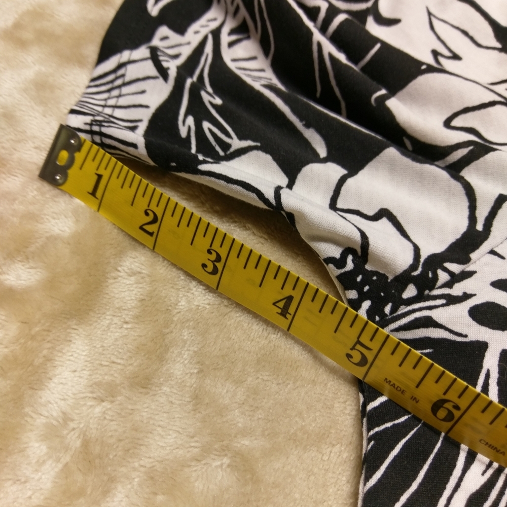 🌺LulaRoe Black/White Floral Design Perfect - Picture 5 of 7